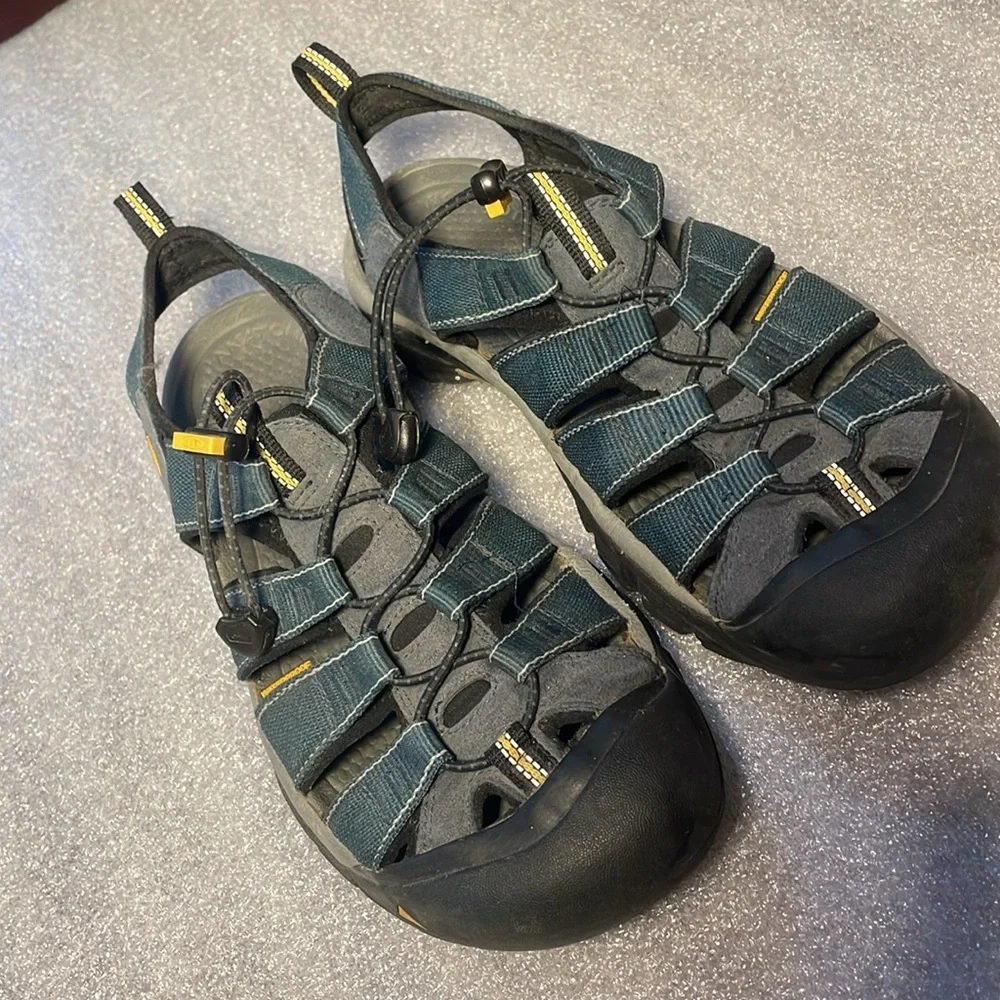 Men's KEEN Newport H2 Closed Toe Water Sandals Blue 9.5 style 1001938